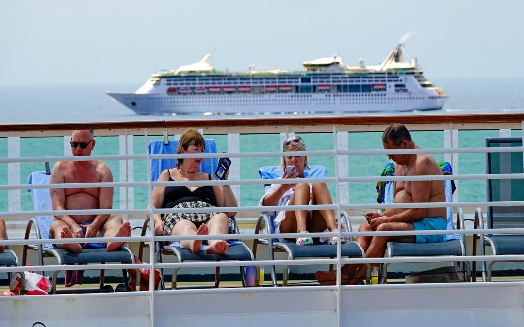 Royal Caribbean And Norwegian Cruise Line Still Have Opposite Views On “Annoying” Device Ban